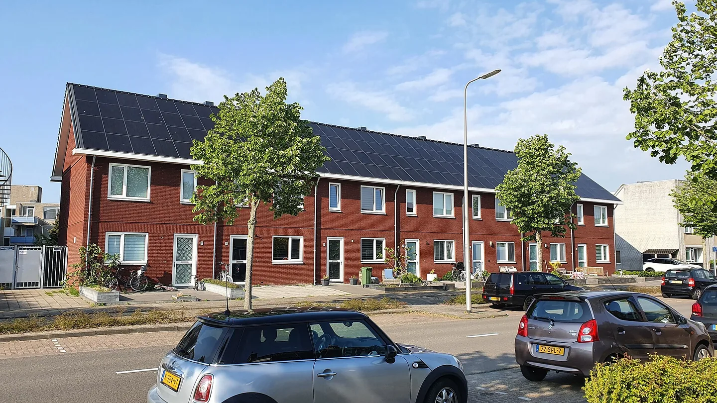Woningen met geïntegreerde zonnepanelen in Alphen aan den Rijn.